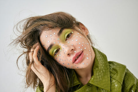 MAKE-UP